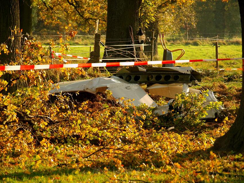 Kleinflugzeug abgestuerzt Sankt Augustin Meindorf P093.JPG